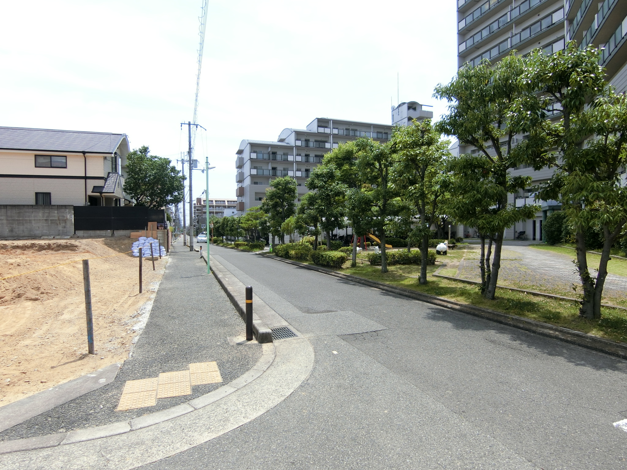 西側道路