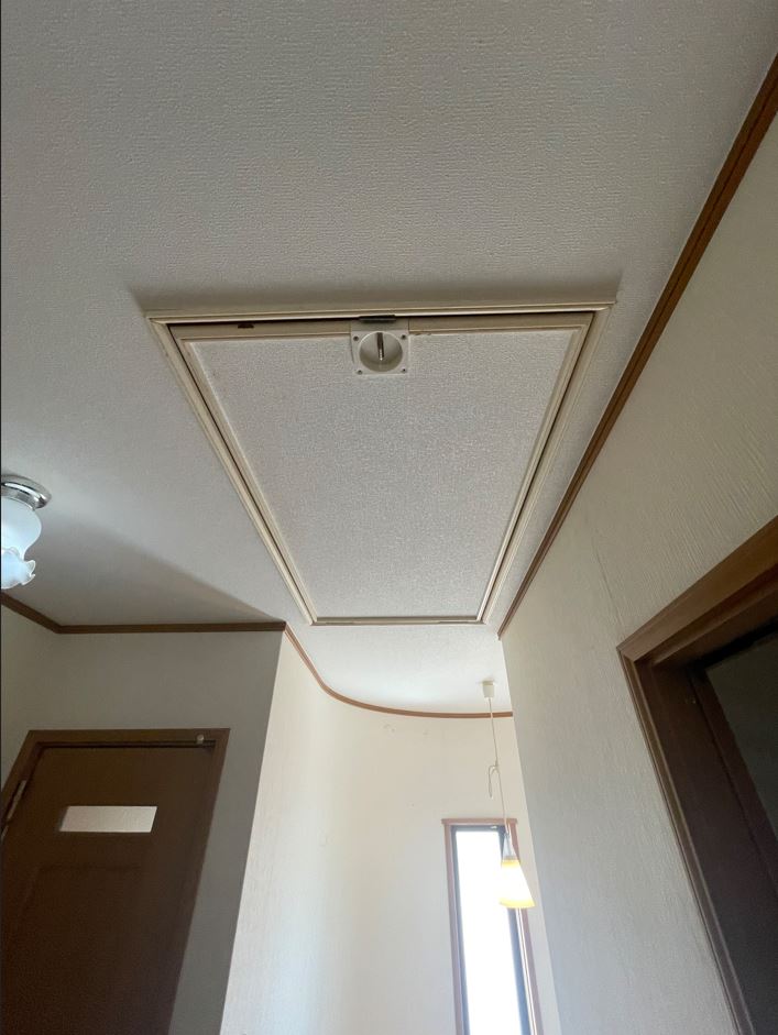 屋根裏収納
