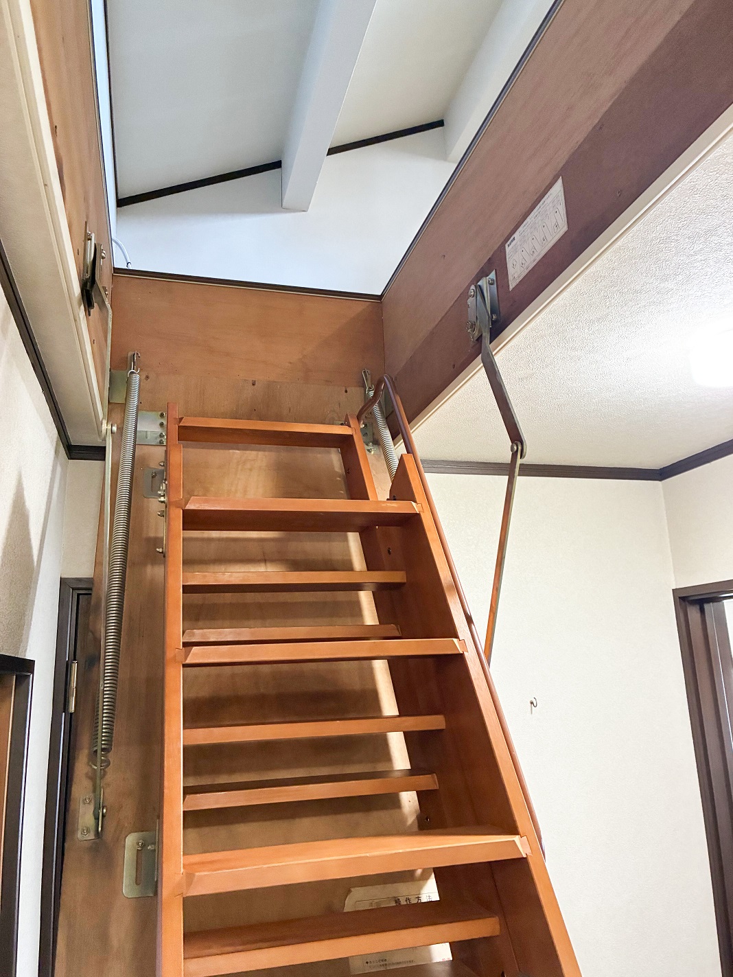 ロフトへの階段