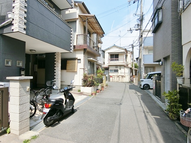 前面道路西側から
