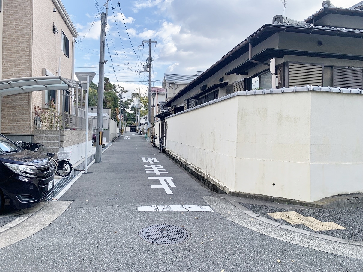 北側前面道路