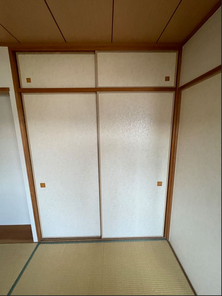 押入