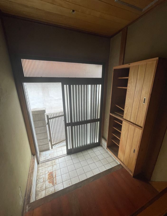 (玄関)
