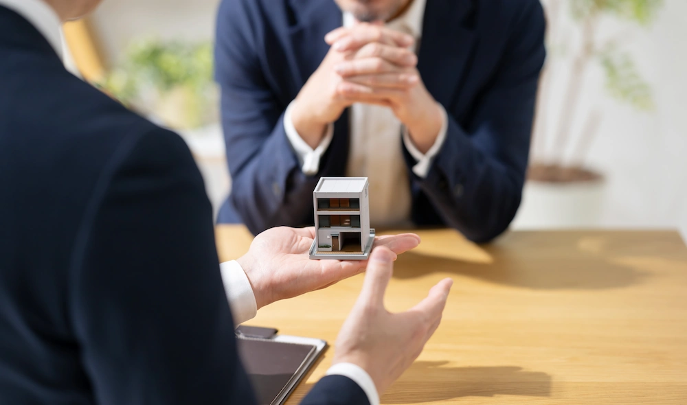 article-image-left.webp