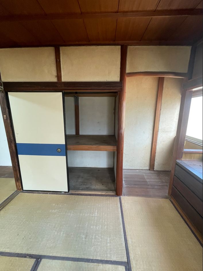 押入
