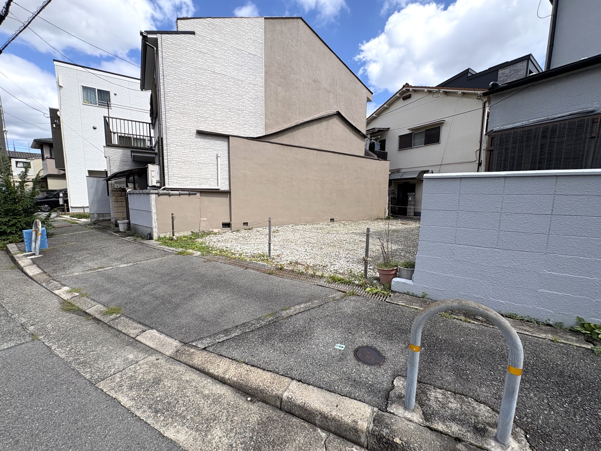 外観、前面道路(外観)