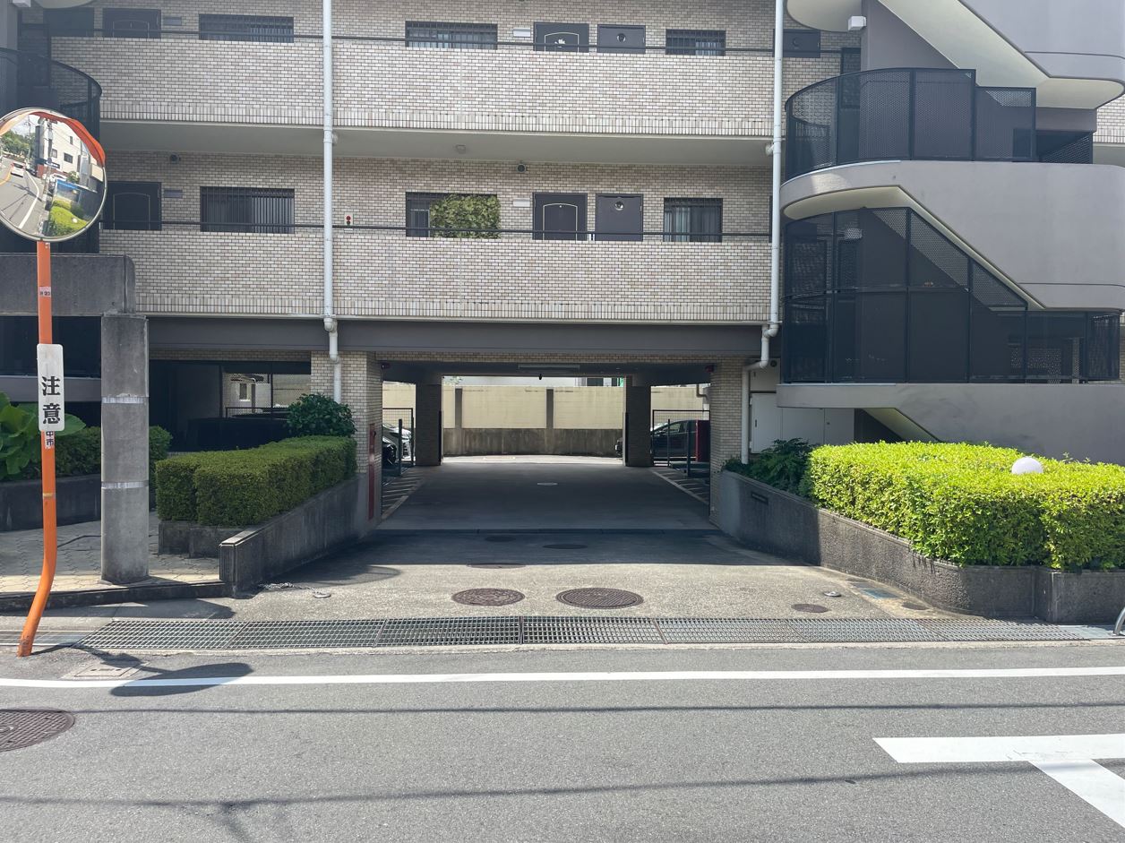 駐車場入り口