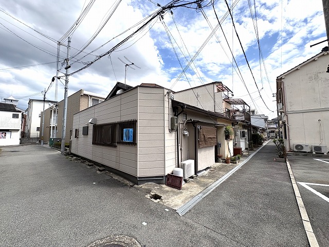現況　古家付き 建物は解体し更地にて引渡しいたします(外観)