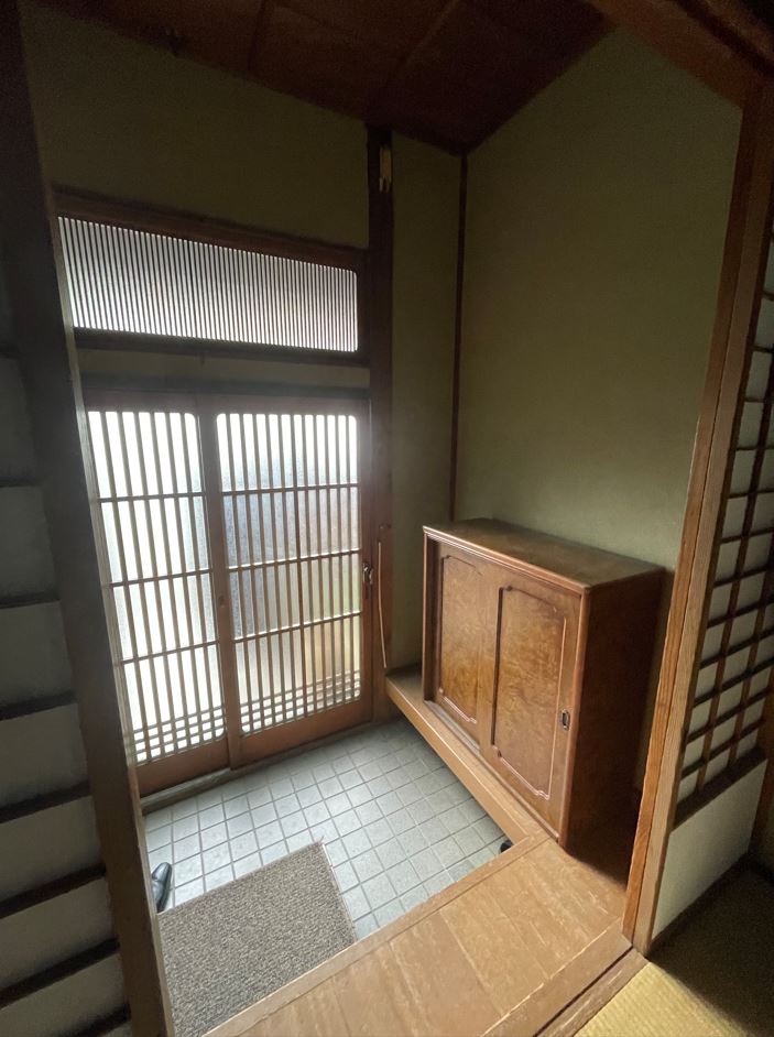 (玄関)