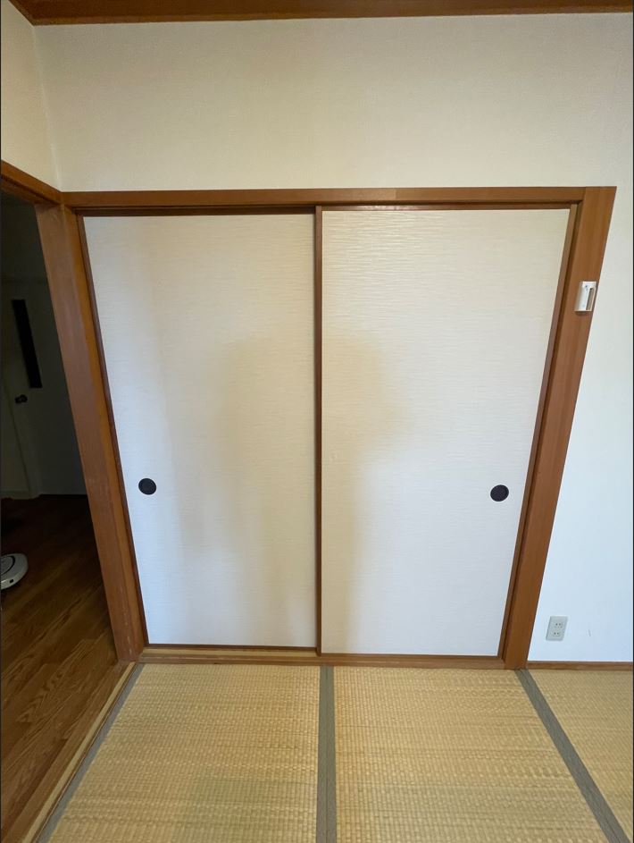 押入